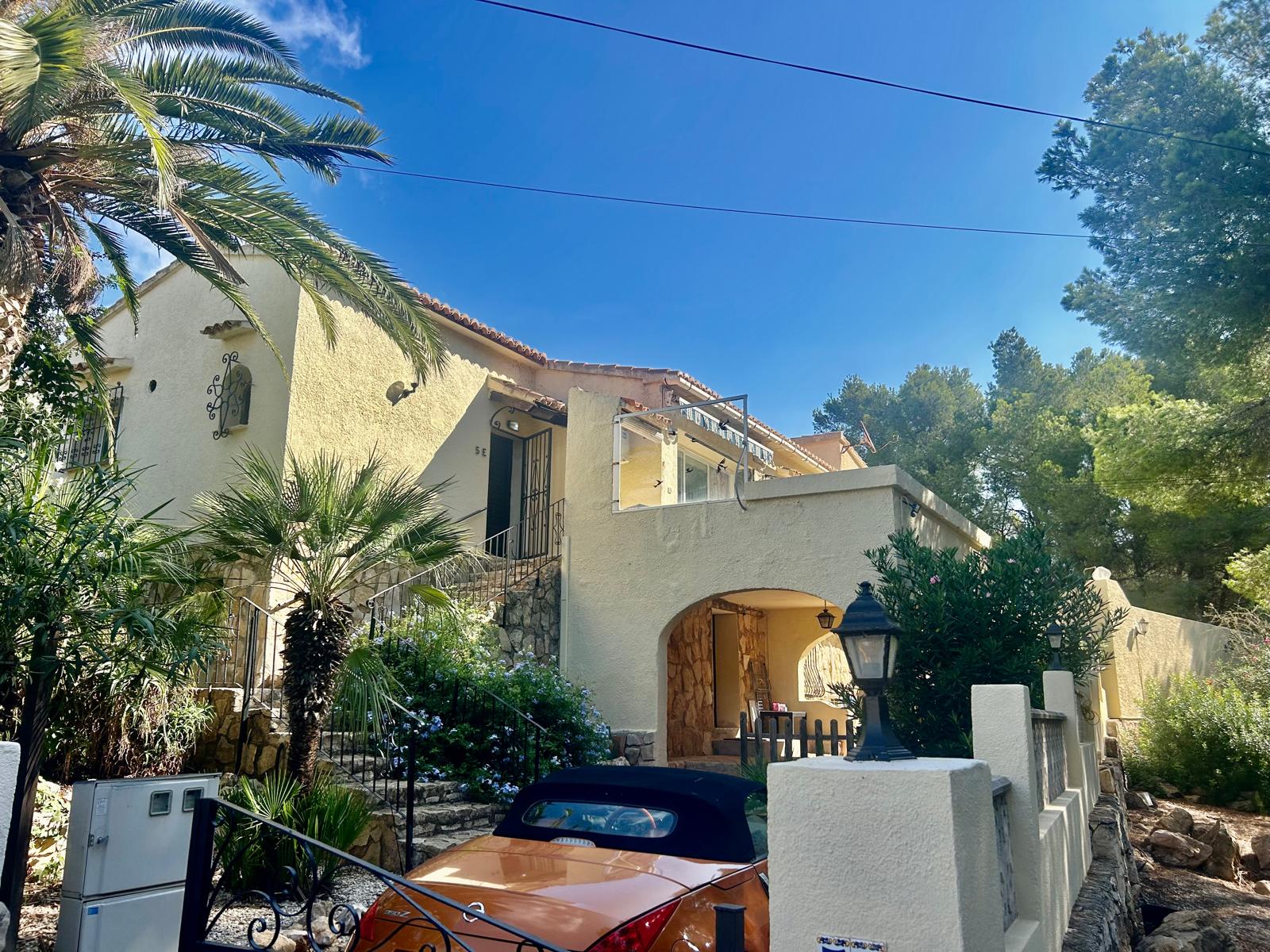 Grote opknapvilla in Javea te koop