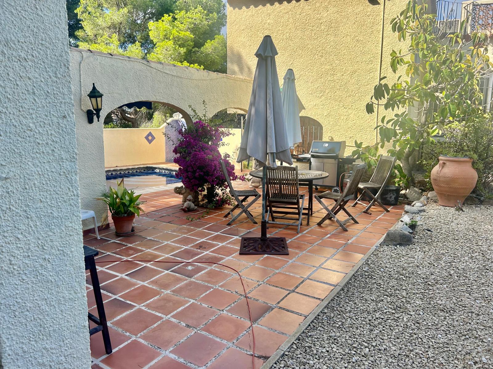Grote opknapvilla in Javea te koop