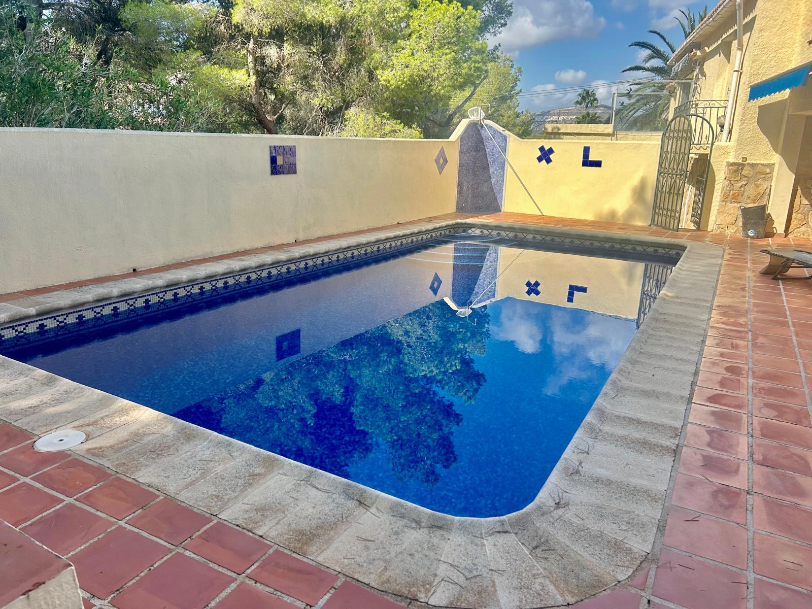 Grote opknapvilla in Javea te koop