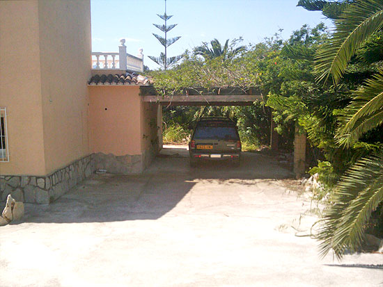 Crisiskoopje: grote villa met 5 slaapkamers en 3 badkamers op een paar honder meter van het strand van Baladrar - Benissa Costa en op korte afstand van Moraira voor slechts 365.000 euro!