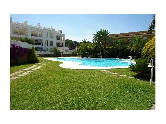 Crisisprijs: luxe appartement op de 1ste verdieping op 200 meter van het strand van Moraira voor slechts 220.000 euro!