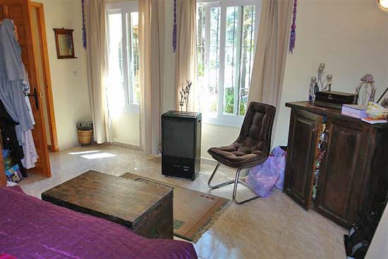 Waanzinnig crisiskoopje in Moraira: 175.000 euro voor een vrijstaande villa met 3 slaapkamers op 900 m2 eigen grond!