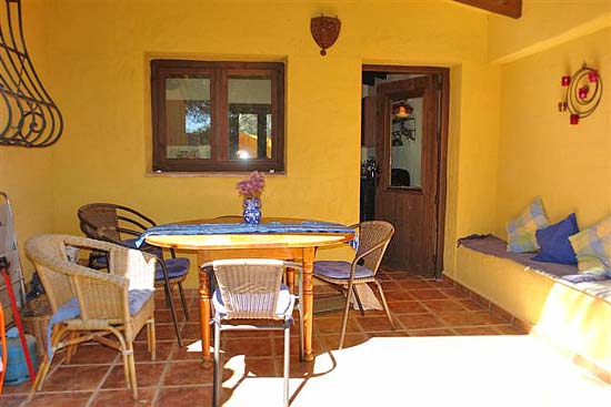 Waanzinnig crisiskoopje in Moraira: 175.000 euro voor een vrijstaande villa met 3 slaapkamers op 900 m2 eigen grond!