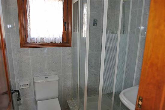 Perfecte koop voor wie op zoek is naar een onderhoudsvrije vakantiewoning voor weinig geld, vlakbij dorp en zee.