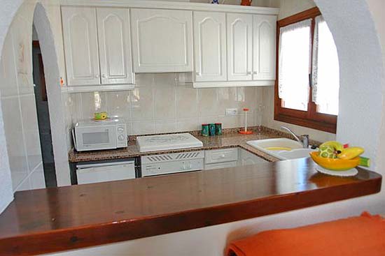 Perfecte koop voor wie op zoek is naar een onderhoudsvrije vakantiewoning voor weinig geld, vlakbij dorp en zee.