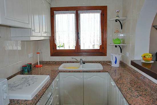 Perfecte koop voor wie op zoek is naar een onderhoudsvrije vakantiewoning voor weinig geld, vlakbij dorp en zee.