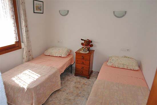Perfecte koop voor wie op zoek is naar een onderhoudsvrije vakantiewoning voor weinig geld, vlakbij dorp en zee.