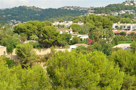 Wat een geweldig 3-slaapkamer-huis, op toplactie (vlakbij golf), op korte afstand van Moraira voor een wel heel zacht prijsje.