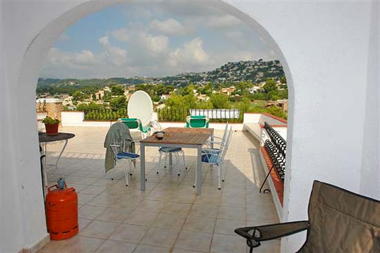Wat een geweldig 3-slaapkamer-huis, op toplactie (vlakbij golf), op korte afstand van Moraira voor een wel heel zacht prijsje.