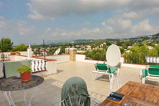 Wat een geweldig 3-slaapkamer-huis, op toplactie (vlakbij golf), op korte afstand van Moraira voor een wel heel zacht prijsje.