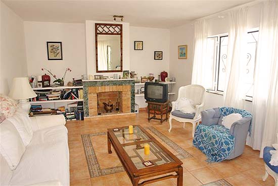 Wat een geweldig 3-slaapkamer-huis, op toplactie (vlakbij golf), op korte afstand van Moraira voor een wel heel zacht prijsje.