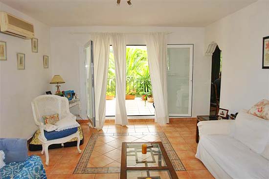 Wat een geweldig 3-slaapkamer-huis, op toplactie (vlakbij golf), op korte afstand van Moraira voor een wel heel zacht prijsje.