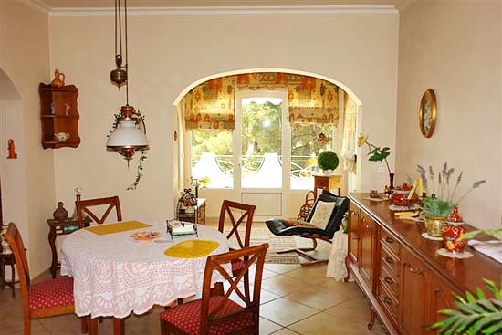 Wat een superkoopje, deze 4 sl.kamer villa in Cap Blanc voor slechts 295.000 euro k.k.