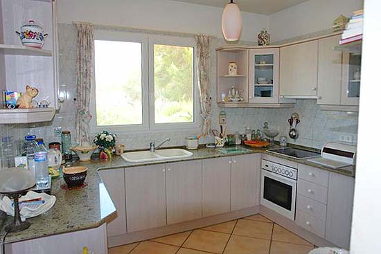 Wat een superkoopje, deze 4 sl.kamer villa in Cap Blanc voor slechts 295.000 euro k.k.