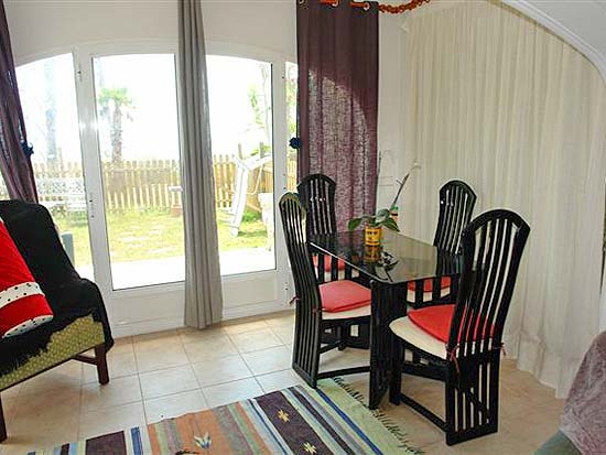 Wat een heerlijke hoekbungalow voor maar 155.000 euro!