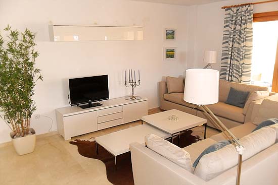 Dit zeer fraaie appartement heeft werkelijk alles! Een superkoopje! Kom dat zien! Nederlandse eigenaar.