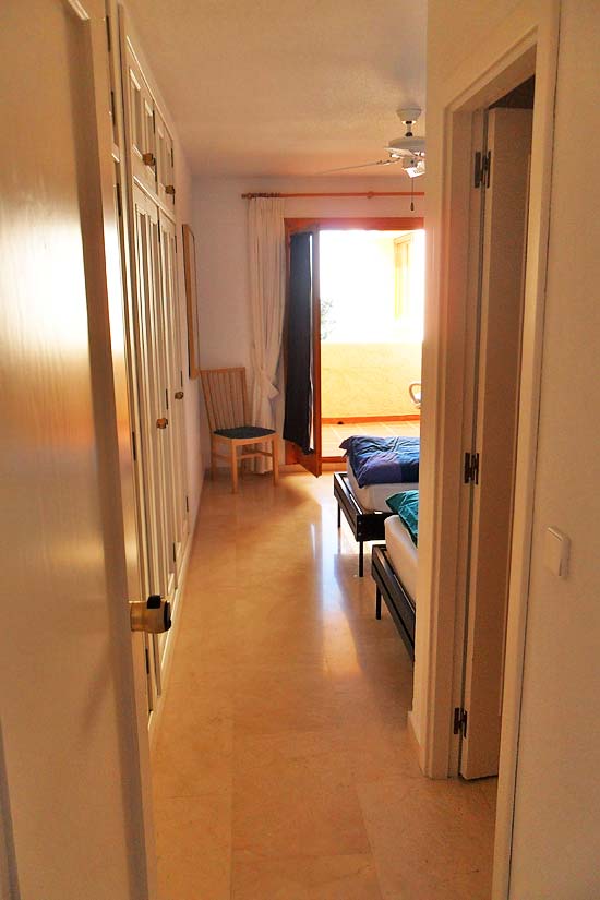 Dit zeer fraaie appartement heeft werkelijk alles! Een superkoopje! Kom dat zien! Nederlandse eigenaar.