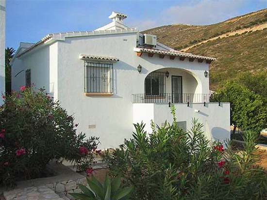 Zo goed als nieuwe, vrijstaande 2-sl.kamer-bungalow op 3 km van strand El Portet