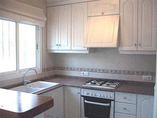 Zo goed als nieuwe, vrijstaande 2-sl.kamer-bungalow op 3 km van strand El Portet