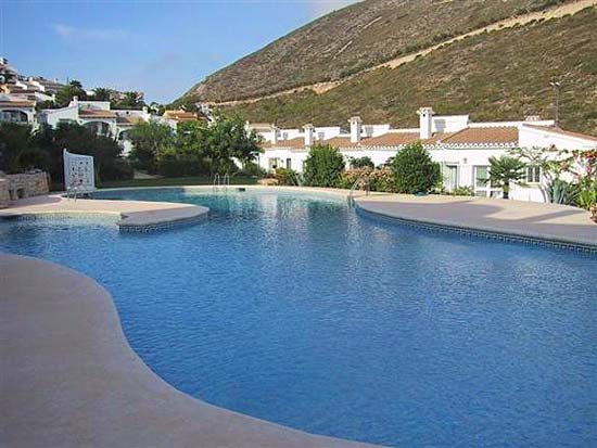 Zo goed als nieuwe, vrijstaande 2-sl.kamer-bungalow op 3 km van strand El Portet