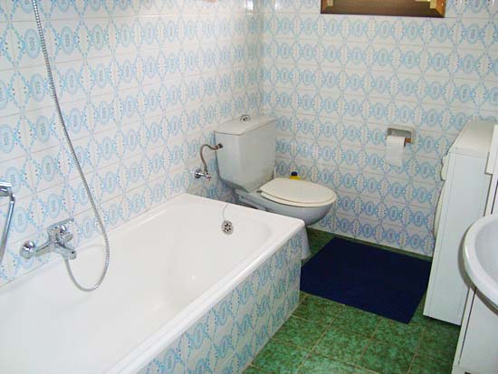 Deze 2-slaapkamervilla staat op 5000 m2 eigen grond en biedt een schitterend zeezicht