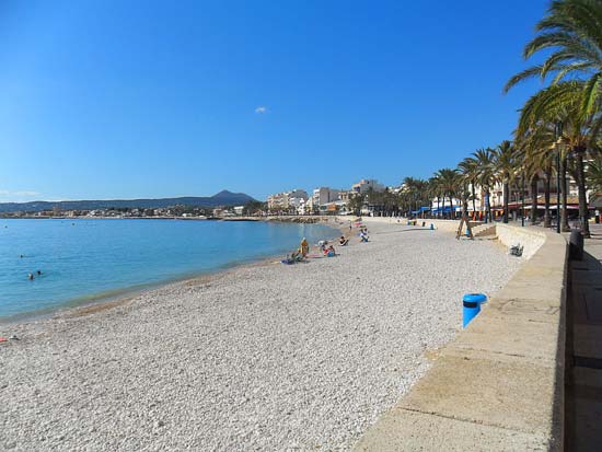 Dit soort aanbiedingen zijn zeldzaam: zo aan het water wonen aan de haven van Javea!!!