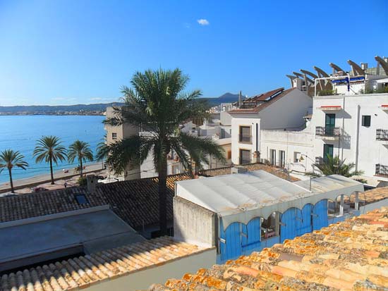 Dit soort aanbiedingen zijn zeldzaam: zo aan het water wonen aan de haven van Javea!!!