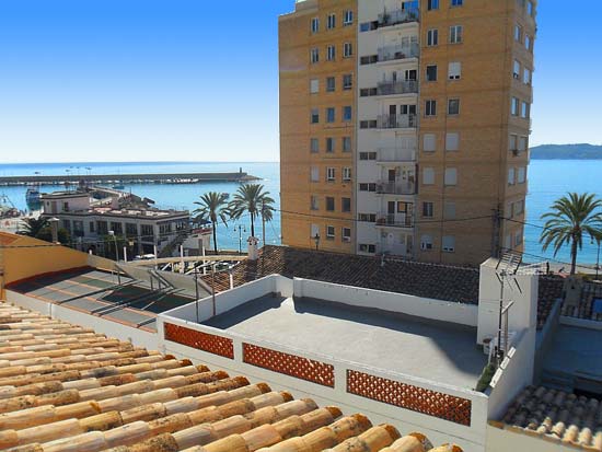 Dit soort aanbiedingen zijn zeldzaam: zo aan het water wonen aan de haven van Javea!!!