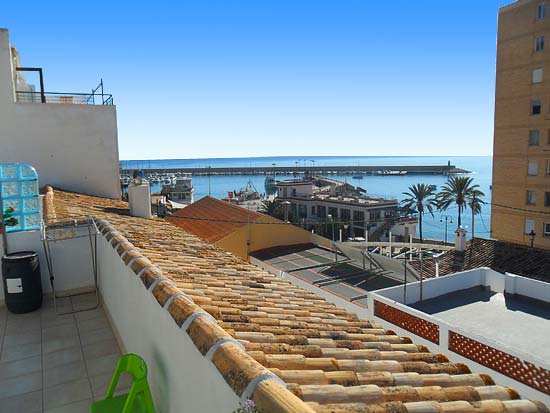 Dit soort aanbiedingen zijn zeldzaam: zo aan het water wonen aan de haven van Javea!!!