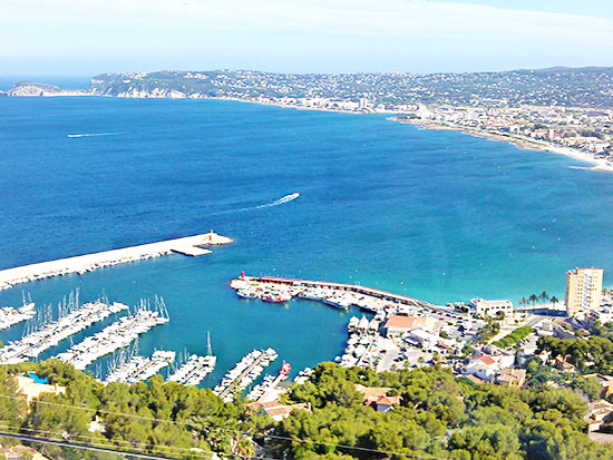 Deze villa laat zich alleen maar beschrijven als het beste van het beste aan de Costa Blanca