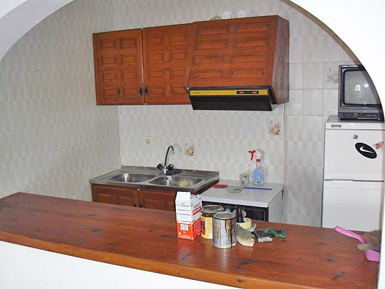 Een fantastische bellegging, deze op slechts enkele minuten van strand en dorp gelegen woning met 7 slaapkamers voor slechts 399.000 euro k.k.
