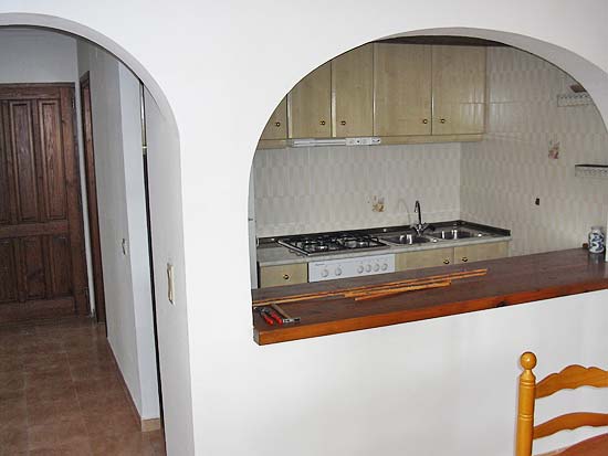 Een fantastische bellegging, deze op slechts enkele minuten van strand en dorp gelegen woning met 7 slaapkamers voor slechts 399.000 euro k.k.