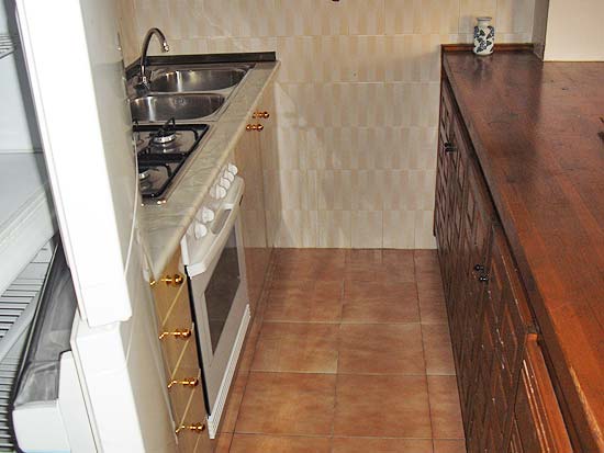 Een fantastische bellegging, deze op slechts enkele minuten van strand en dorp gelegen woning met 7 slaapkamers voor slechts 399.000 euro k.k.