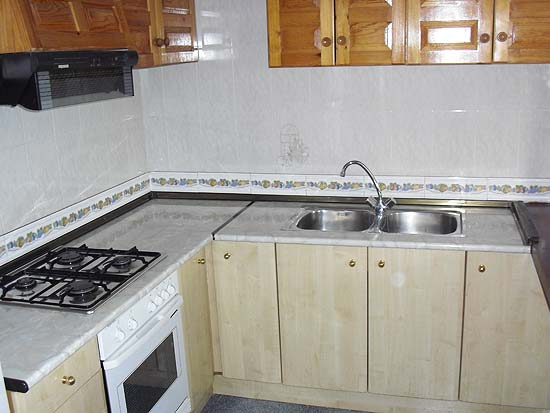 Een fantastische bellegging, deze op slechts enkele minuten van strand en dorp gelegen woning met 7 slaapkamers voor slechts 399.000 euro k.k.