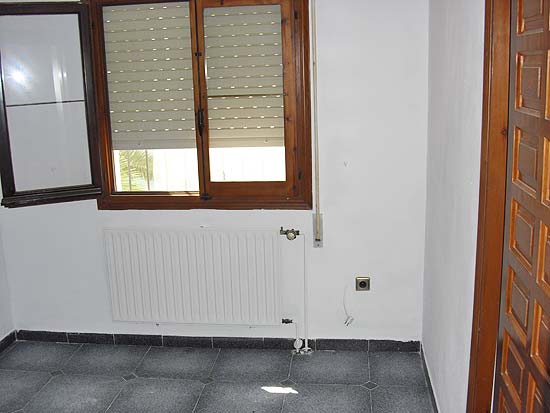 Een fantastische bellegging, deze op slechts enkele minuten van strand en dorp gelegen woning met 7 slaapkamers voor slechts 399.000 euro k.k.
