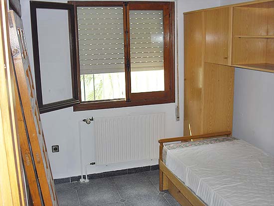 Een fantastische bellegging, deze op slechts enkele minuten van strand en dorp gelegen woning met 7 slaapkamers voor slechts 399.000 euro k.k.