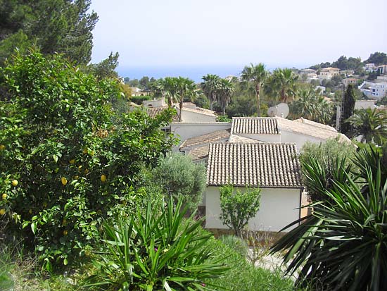 Een fantastische bellegging, deze op slechts enkele minuten van strand en dorp gelegen woning met 7 slaapkamers voor slechts 399.000 euro k.k.