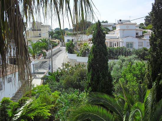 Een fantastische bellegging, deze op slechts enkele minuten van strand en dorp gelegen woning met 7 slaapkamers voor slechts 399.000 euro k.k.