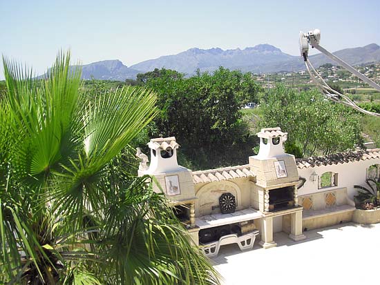 Dit uniek eobject van bijna 1000 m2 op een grondstuk van 20.000 m2, staat op enkele minuten rijden van Moraira, Benissa en de zee. Eenmalig vakantiecomplex!