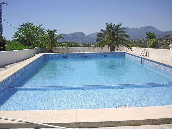 Dit uniek eobject van bijna 1000 m2 op een grondstuk van 20.000 m2, staat op enkele minuten rijden van Moraira, Benissa en de zee. Eenmalig vakantiecomplex!