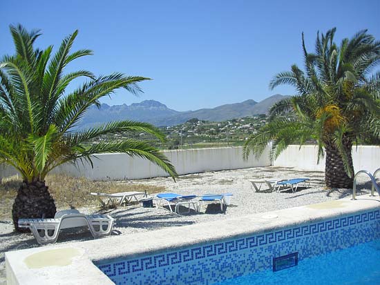 Dit uniek eobject van bijna 1000 m2 op een grondstuk van 20.000 m2, staat op enkele minuten rijden van Moraira, Benissa en de zee. Eenmalig vakantiecomplex!