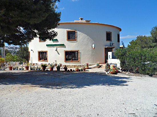 Dit restaurant in Moraira biedt plaats aan ruim 120 mensen en beschikt over een appartement voor de eigenaar.