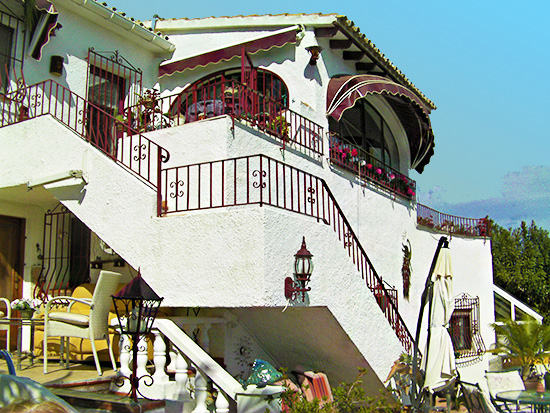 Bourgondische woning op toplocatie in Moraira. Super zeezicht! 429.000 Euro.