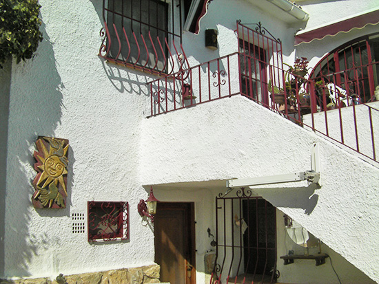 Bourgondische woning op toplocatie in Moraira. Super zeezicht! 429.000 Euro.