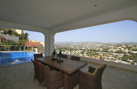 Schitterende Ibiza-Style 4-slaapkamer villa in Moraira, vlak boven El Portet.