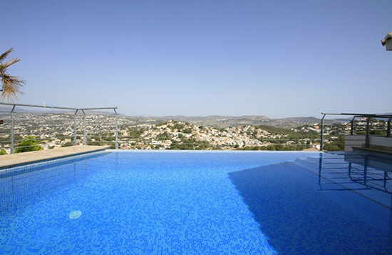 Schitterende Ibiza-Style 4-slaapkamer villa in Moraira, vlak boven El Portet.