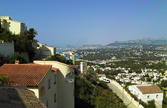 Schitterende Ibiza-Style 4-slaapkamer villa in Moraira, vlak boven El Portet.