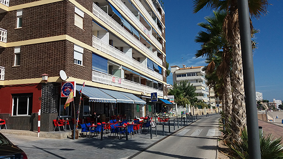 5 Horecazaken - eigendom - te koop, 1ste lijn strand Villajoyosa voor 800.000 euro