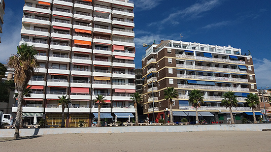 5 Horecazaken - eigendom - te koop, 1ste lijn strand Villajoyosa voor 800.000 euro