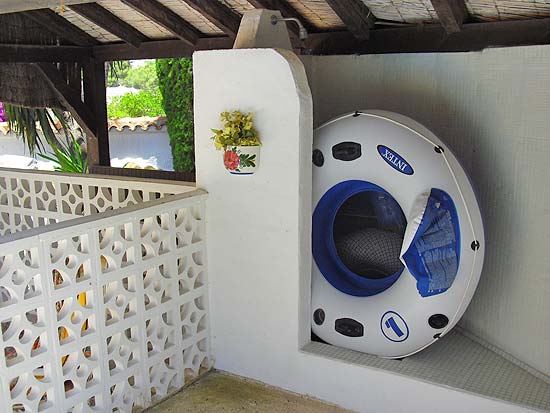 Deze 3-slaapkamer-villa staat op 8 minuten lopen van het centrum van Moraira en het strand!